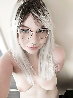 I'm Bringing Myspace Angles And Farmer's Tans Back ðŸ§‘â€ðŸŒ¾ðŸ„